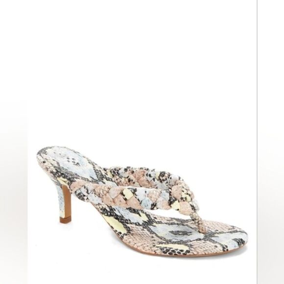 Vince Camuto  - Picture 17 of 17